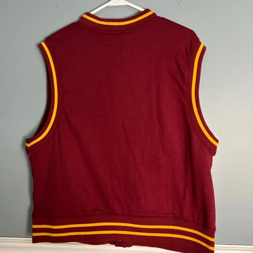 HM Divided Netflix Sex Education Moordale High Dolphins‎ Varsity Vest Burgundy M
